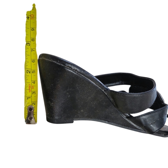 Alia Sandal - Picture 9 of 10